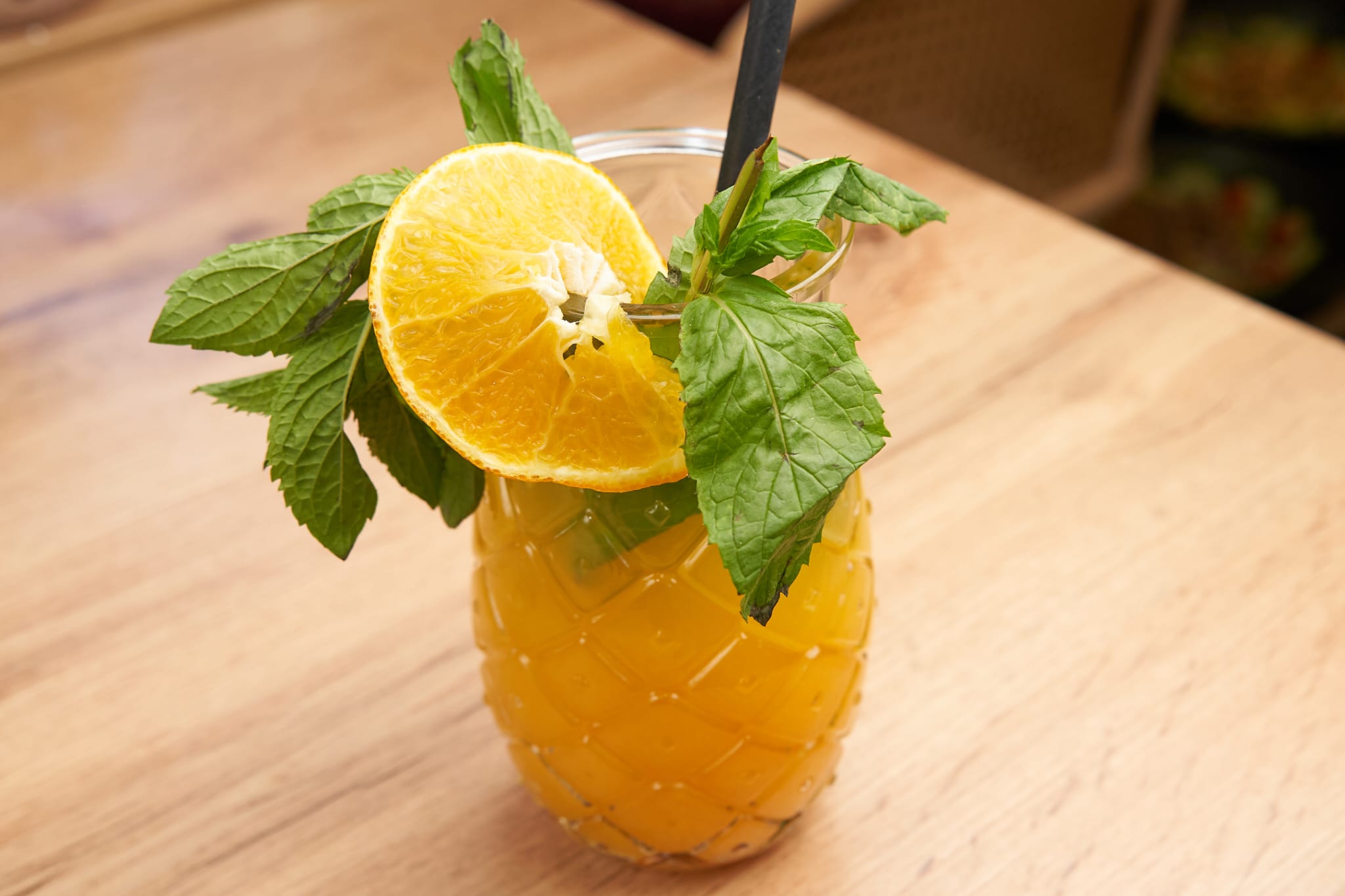 Iced Orange-Minz-Tee im Glas